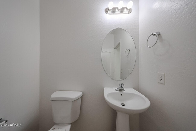 Building Photo - 41298 W Park Hill Dr