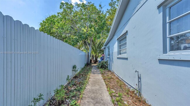Building Photo - 20302 NW 39th Ct