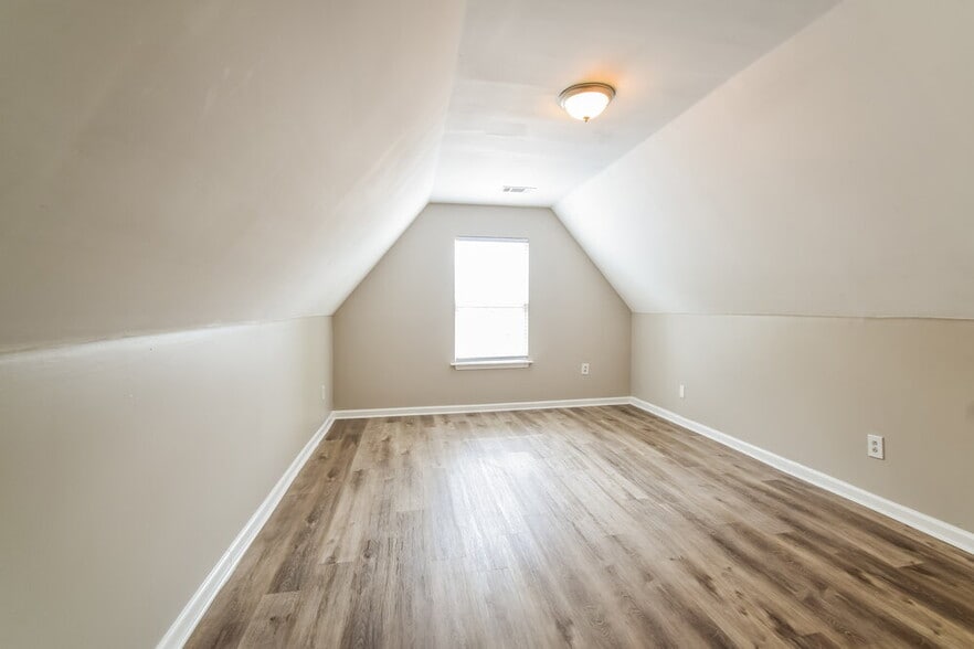 Building Photo - 5345 Kalian Cove