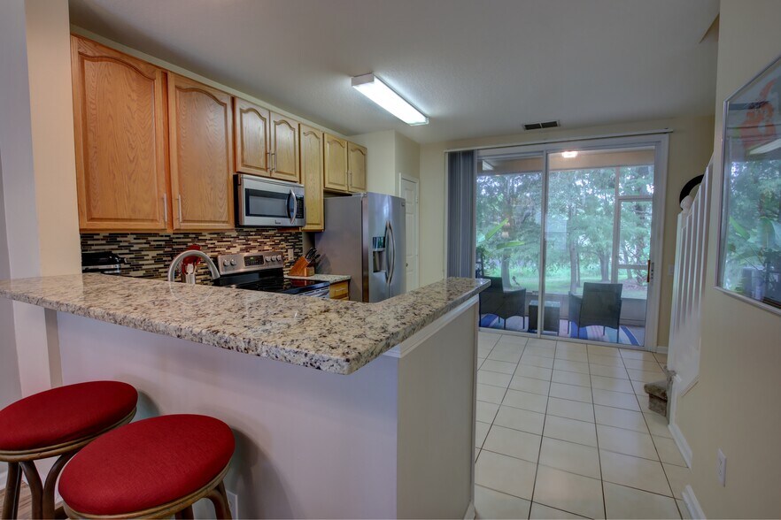Building Photo - 874 Vineland Pl