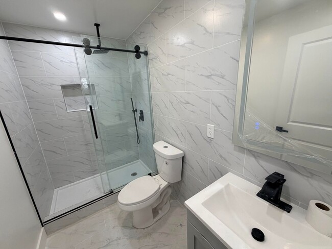 Building Photo - 194 N Lake Ave