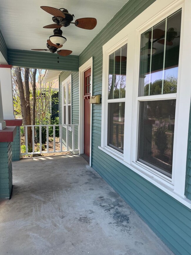 Building Photo - UPDATED!  3 BED, 1 BATH!