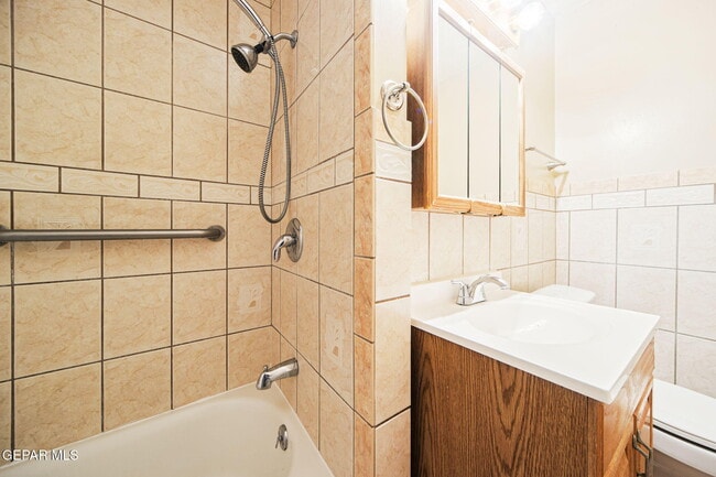 Building Photo - 5656 Kensington Cir