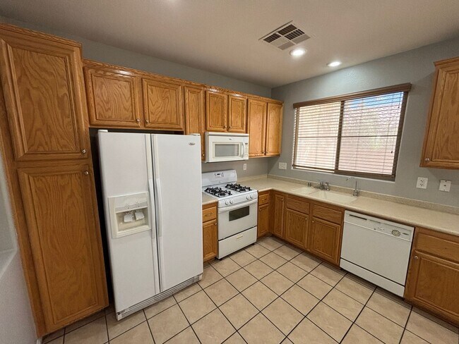 Building Photo - Beautiful 4Bed/3Bath/2Car home located between Summerlin/Providence area