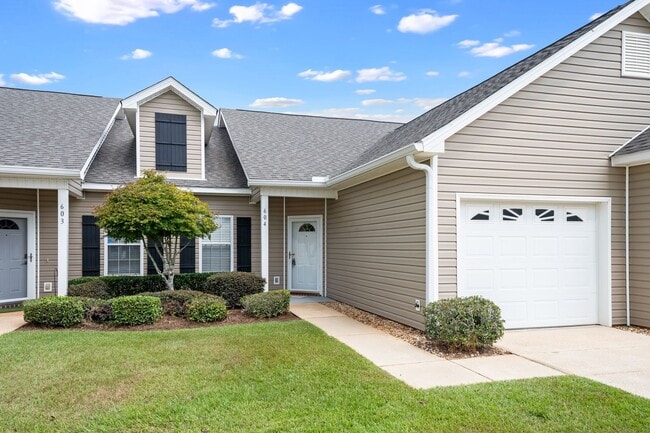 Building Photo - Great find in Foley Complex!