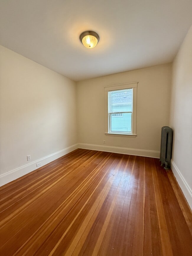 Building Photo - 68 Putnam St