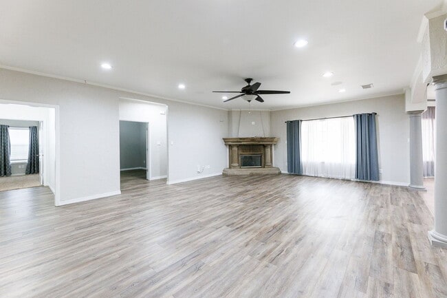 Building Photo - Spacious 3-Bedroom in Gated Community