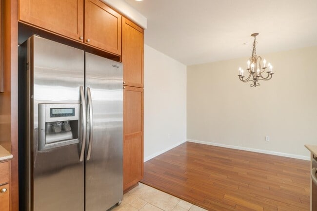 Building Photo - 307 Bautista Pl