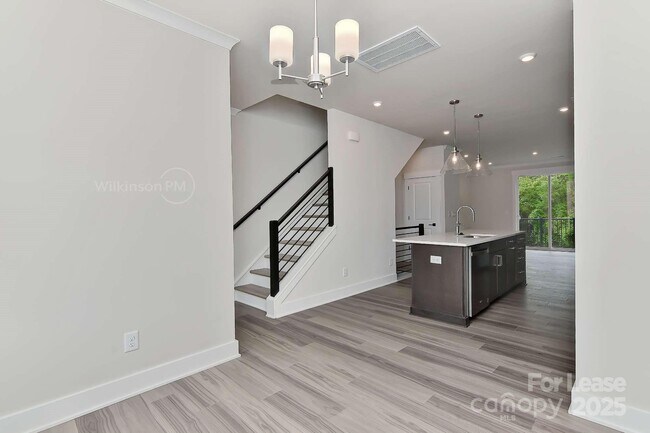 Building Photo - 2043 Clarksdale Dr