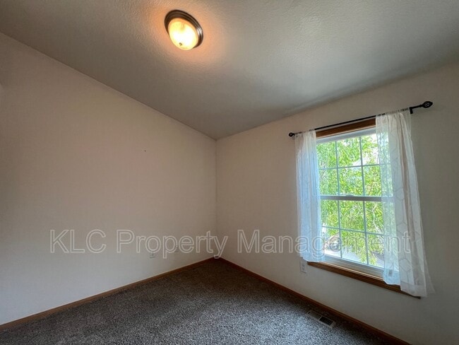 Building Photo - 3117 SW Sharmin Ln