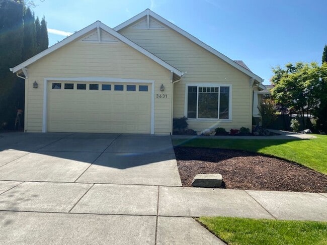 Building Photo - NEW TO MARKET, 3 BEDROOM EAST MEDFORD HOME