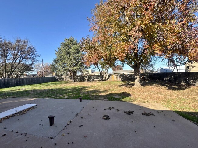 Building Photo - 1207 Danberry St