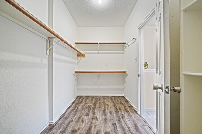 Building Photo - 15727 Schumann Ln