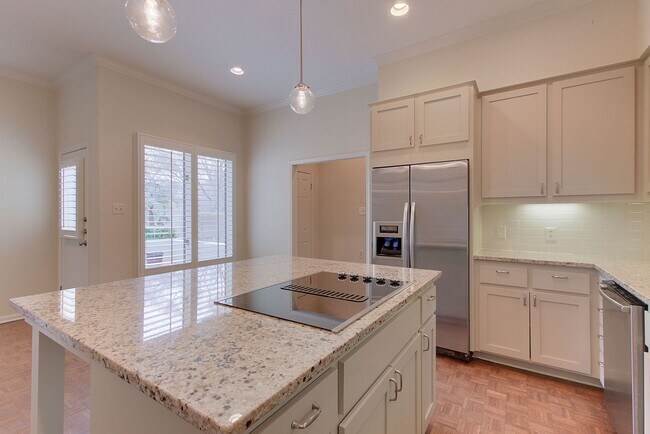 Building Photo - 4231 Westlake Dr
