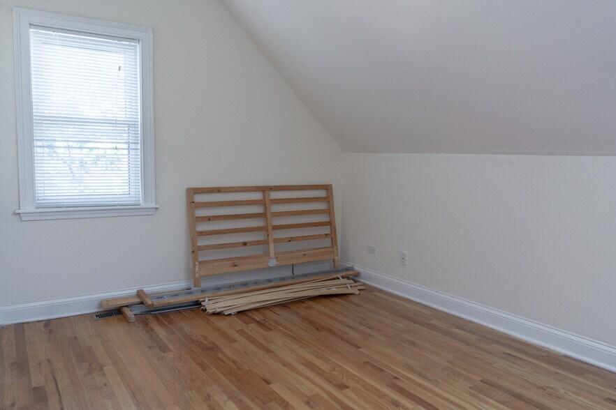 Building Photo - 1720 W Beach Ave