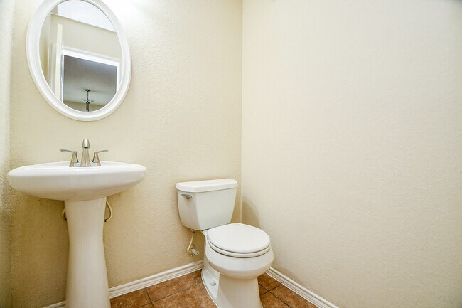 Building Photo - 5327 Stonegate Dr