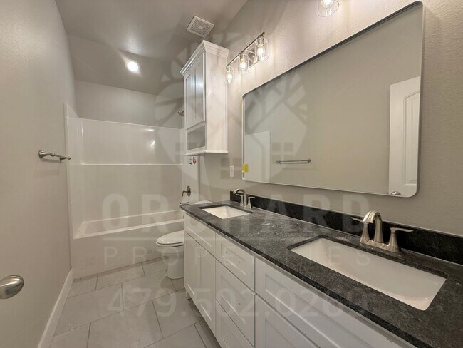 Building Photo - Bella Vista Single-Family Home- 2 Bed/ 2 B...