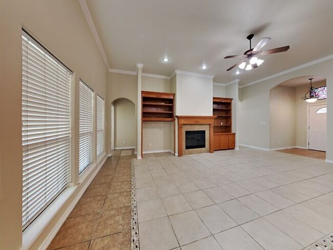 Building Photo - No Application Fee* $500 off first months ...