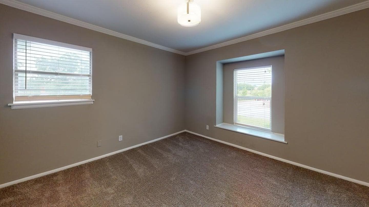 Building Photo - 2121 Canton Dr