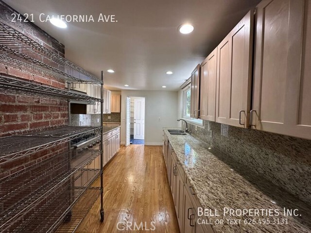 Building Photo - 2421 California Ave