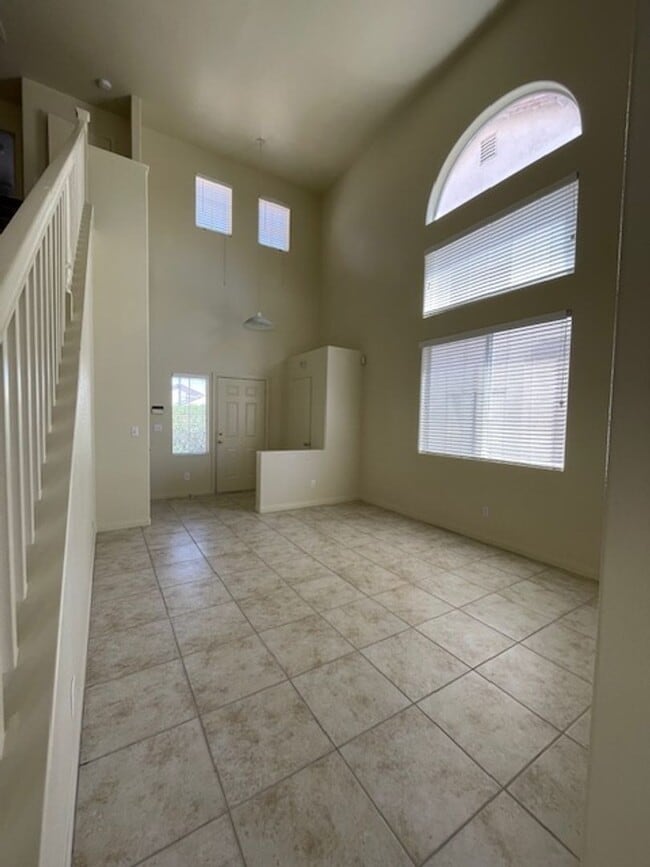 Building Photo - MOVE-IN READY 4BR/3BA SINGLE FAMILY HOME I...