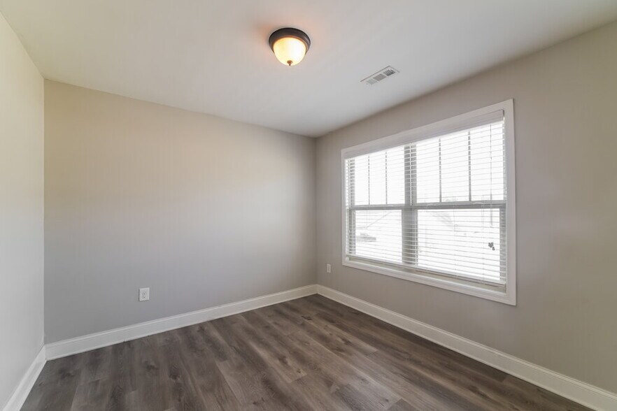 Building Photo - 235 Summer Gate Ln