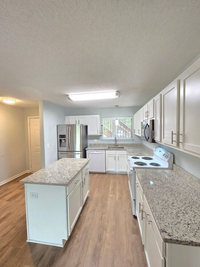 Building Photo - LAKESIDE VILLAGE - minutes to Wrightsville...