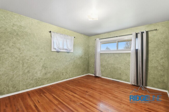 Building Photo - Sunnyside single family home with oversized 2 car garage