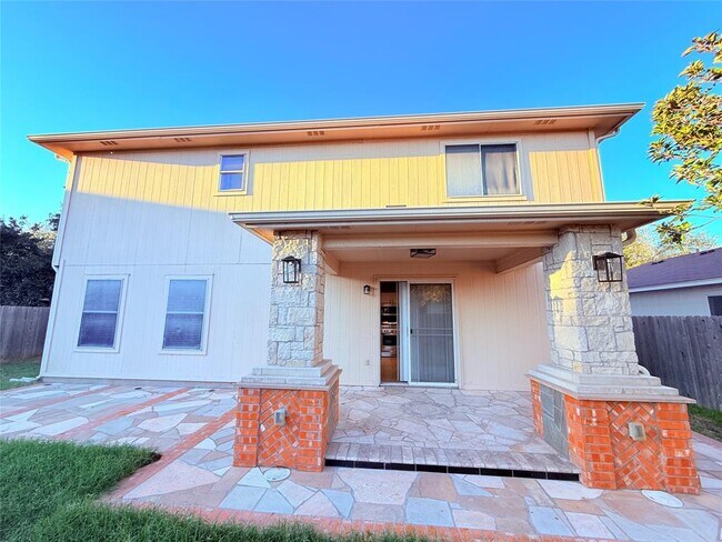 Building Photo - 102 Brentwood Dr