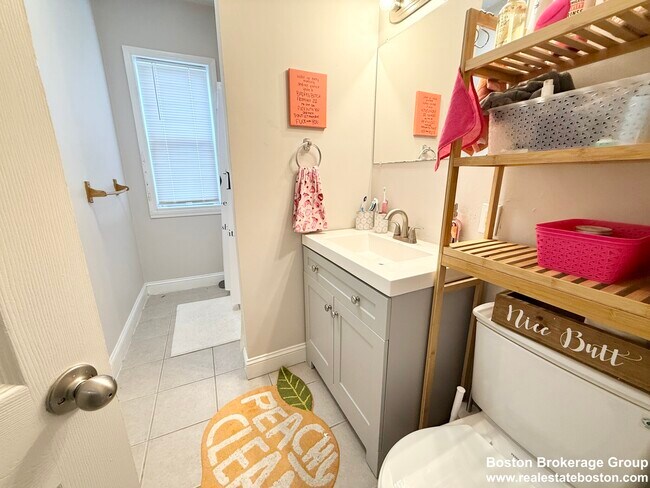 Building Photo - 17 Cawfield St