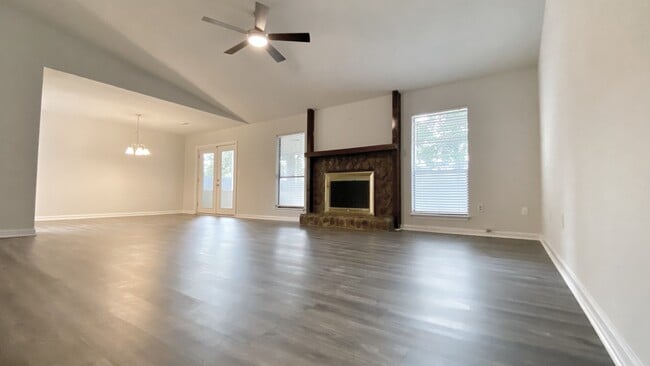 Living Room & Dinning Area - 102 Pullman Ave