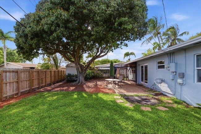 Building Photo - 1510 NE 32nd Pl