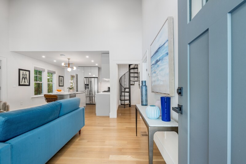 Building Photo - 413 8th St NE