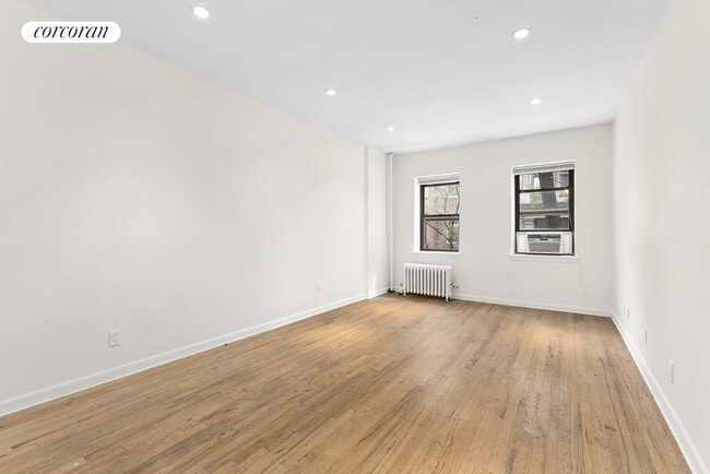 Primary Photo - 31 E 20th St