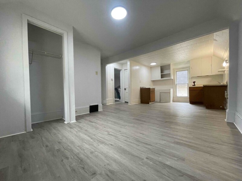 Building Photo - 608 3rd St