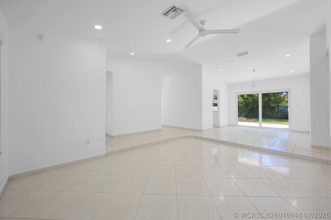 Building Photo - 9515 SW 118th Ct
