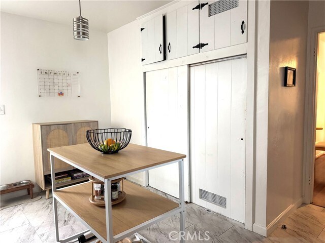 Building Photo - 320 27th St