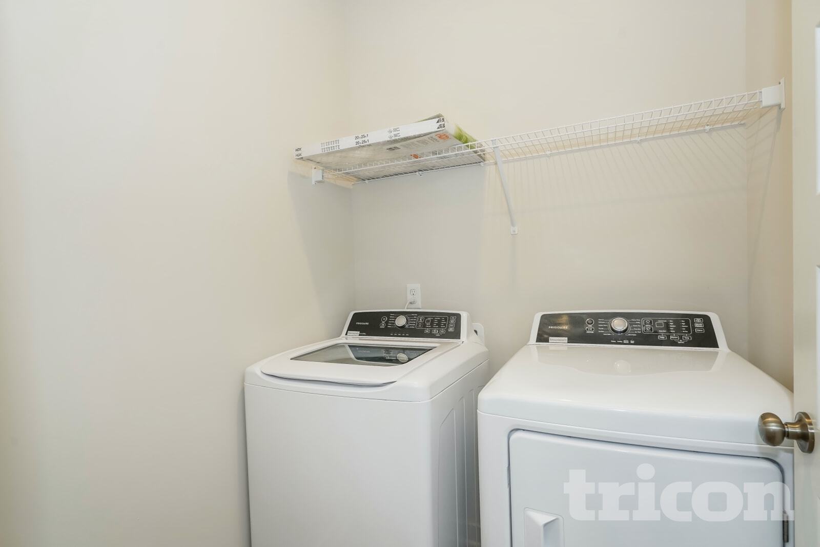 Building Photo - 361 Park Glen Dr