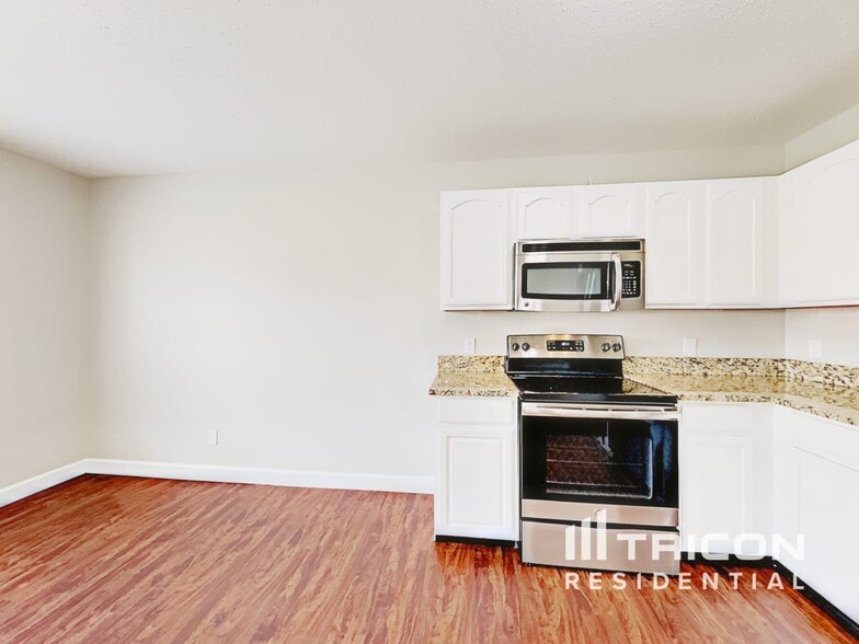 Building Photo - 10955 Woods Dr