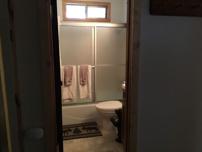 Building Photo - Big Bear Lake- 2 Bedroom 2 Bath Cabin