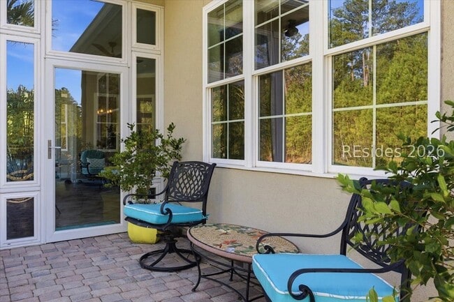 Building Photo - 165 Topside E