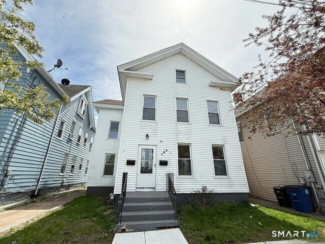 Building Photo - 180 Portsea St