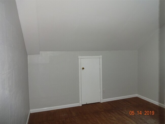 Building Photo - 73 Hickory Oak Dr