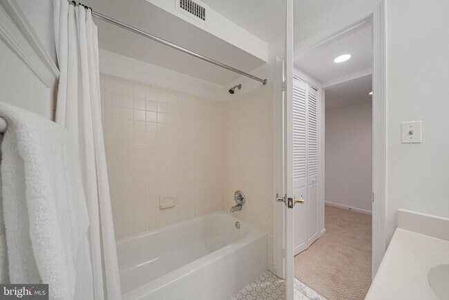 Building Photo - 3701 39th St NW