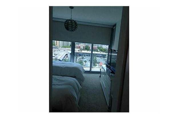 Building Photo - 17001 Collins Ave