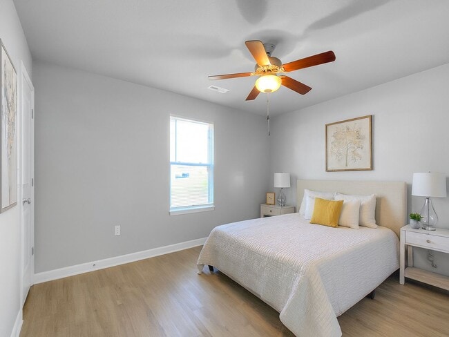 Building Photo - Charming 3-Bed, 2-Bath Ranch style duplex in the Colonial Gardens