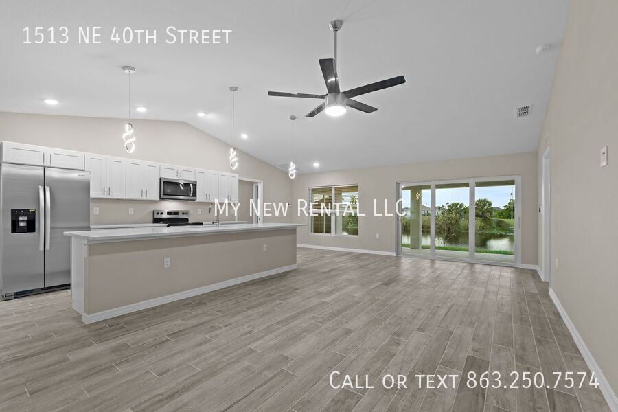 Building Photo - 1513 NE 40th St