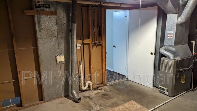 Building Photo - 6071 In the Pines Dr SE