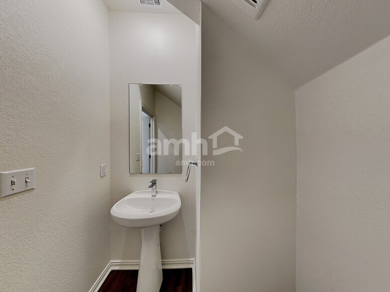 Building Photo - 168 Pebble Creek Run