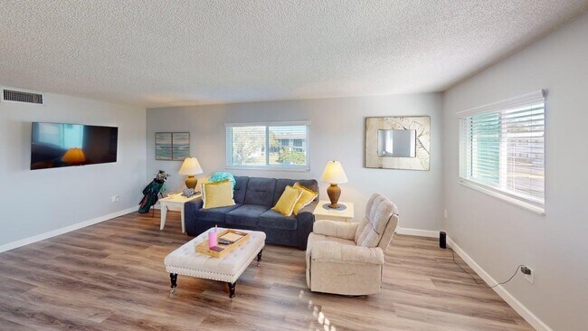 Building Photo - 105 47th Ave Dr W